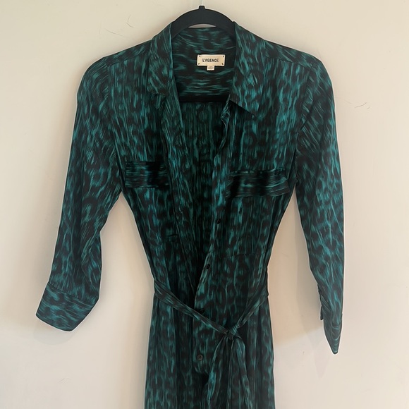 L'AGENCE Cameron Long Shirt Dress in Green Animal Print Dark Glad & Black Lionne - Picture 9 of 16